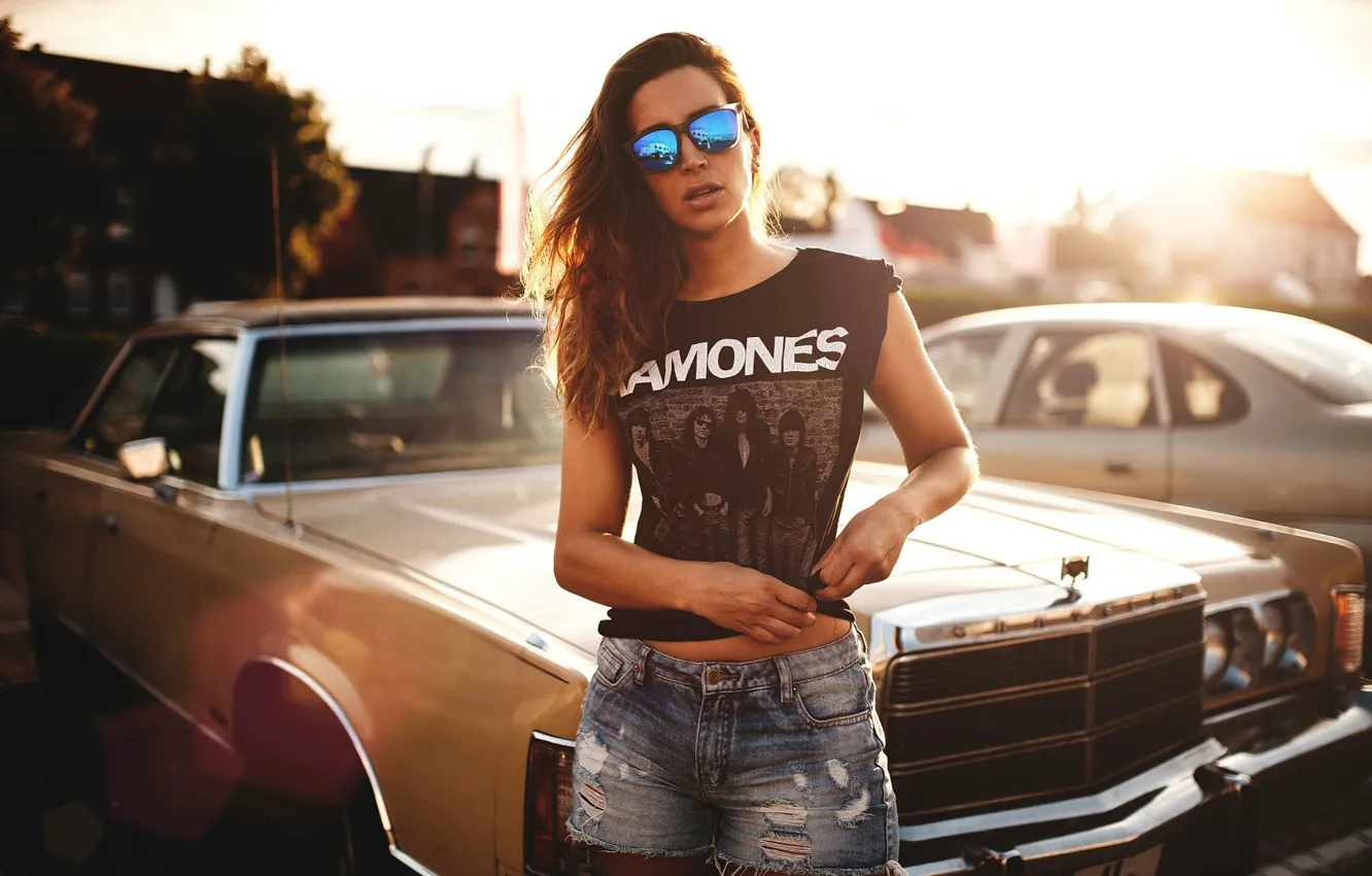 Photo wallpaper the sun, pose, model, shorts, portrait, makeup, Mike, figure