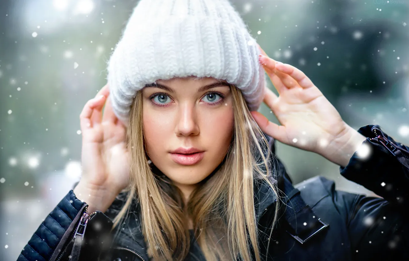 Photo wallpaper look, girl, snow, face, hat, portrait, hands, Olga Boyko