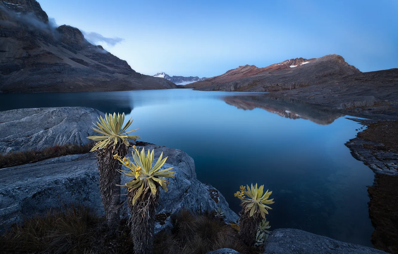 Photo wallpaper Laguna de la Plaza, Colombian Andes, Parque Nacional Natural El Cocuy