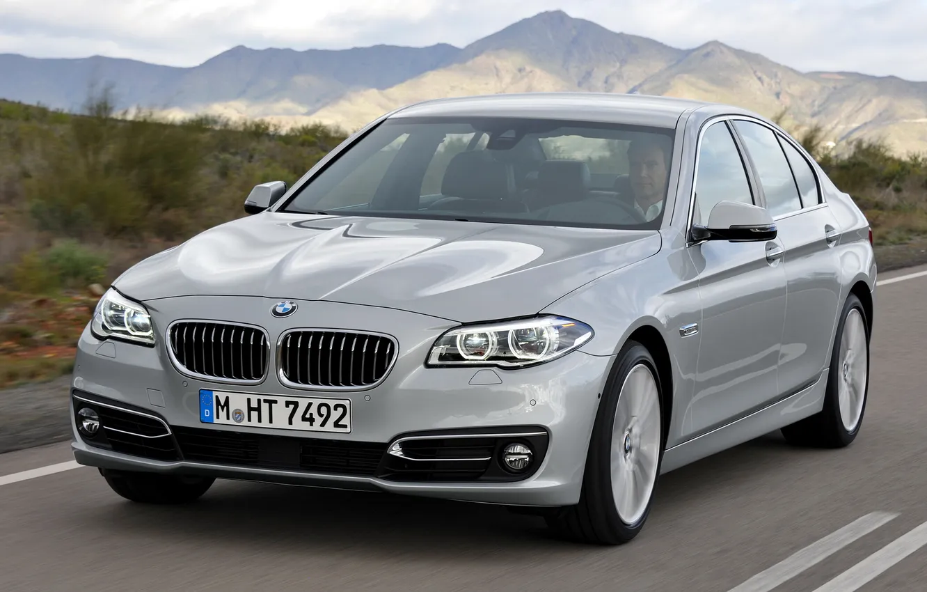 Photo wallpaper road, machine, speed, BMW, front view, Sedan, 535i, Luxury Line