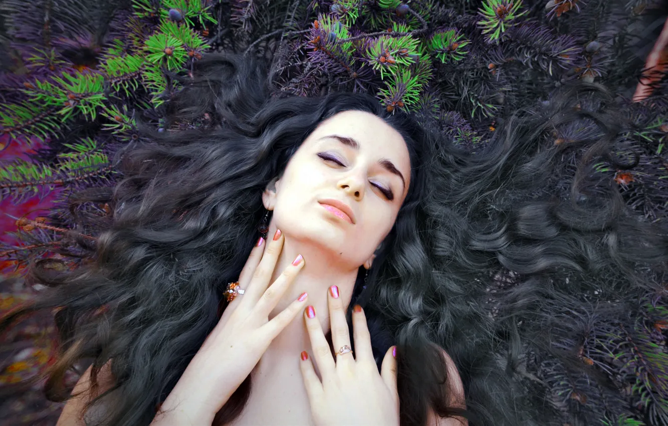 Photo wallpaper branches, face, hair, brunette, needles, curls, neck