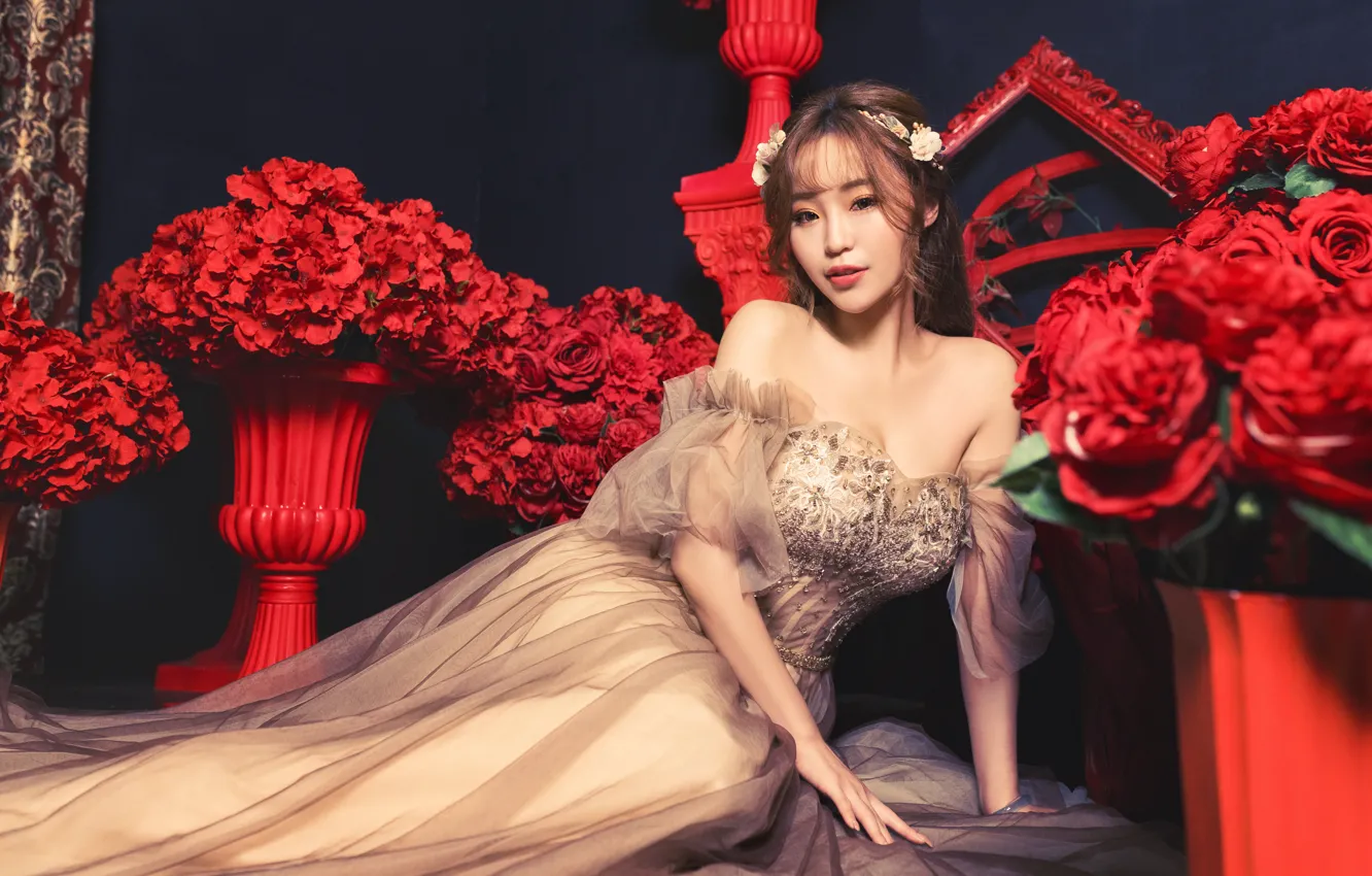 Photo wallpaper look, girl, flowers, red, pose, frame, portrait, roses