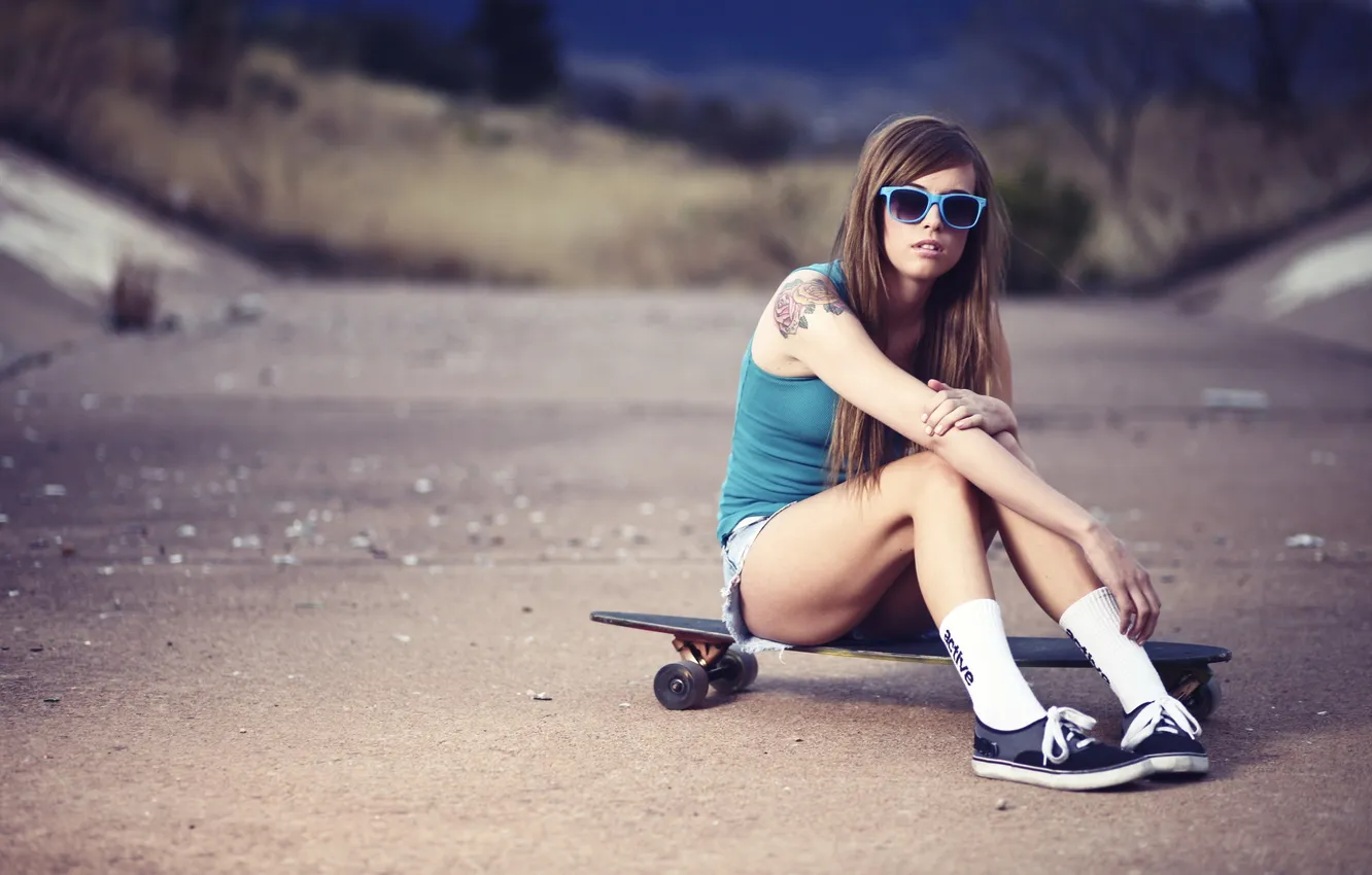 Photo wallpaper girl, glasses, tattoo, skate, skateboard, TeraVena SUGIMOTO