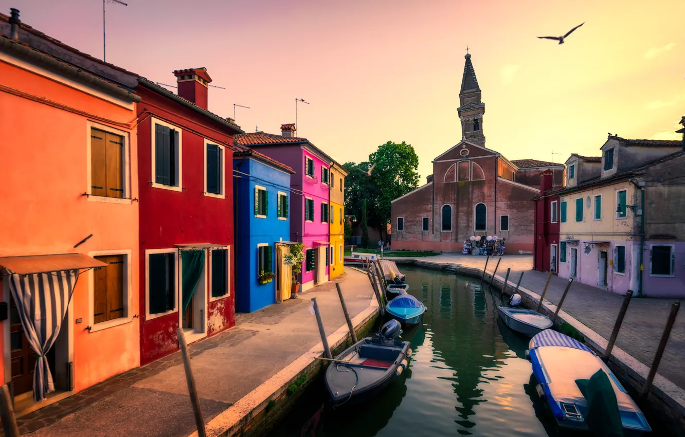 Photo wallpaper the city, home, boats, morning, Italy, Venice, channel, quarter