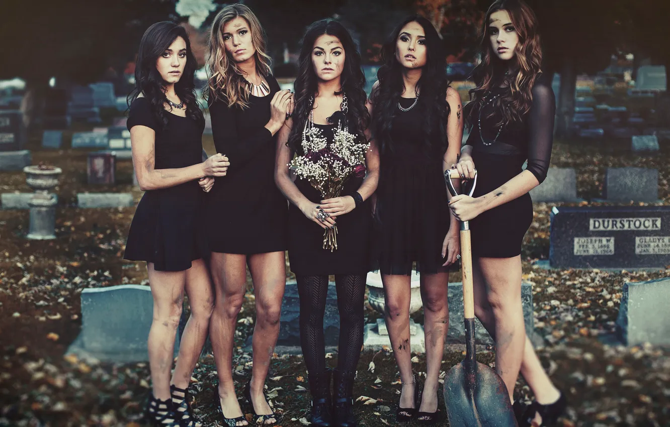Photo wallpaper girl, cemetery, shovel, Pretty Little Liars