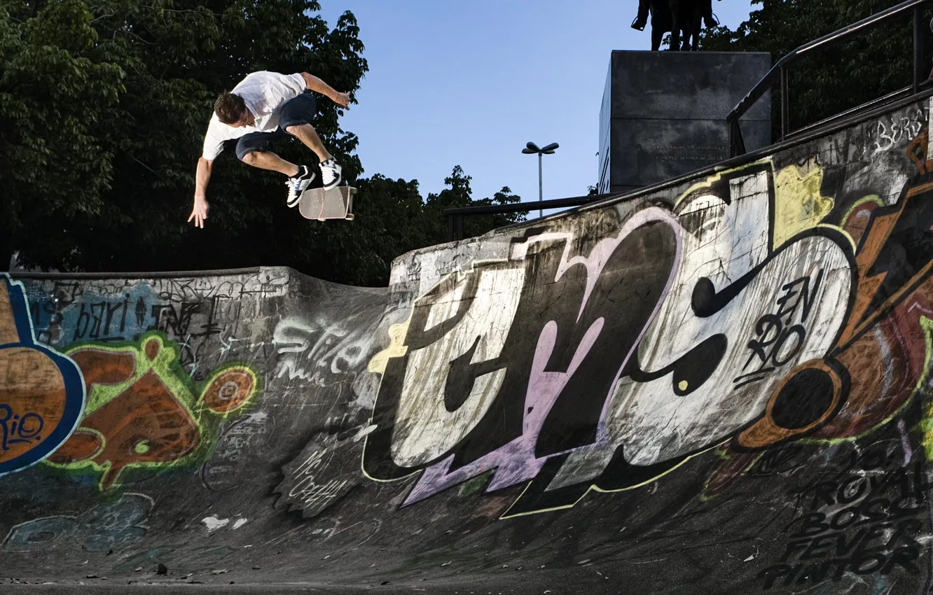 Photo wallpaper the city, Park, statue, bowl, skateboarding, skateboard, jumping, lamppost