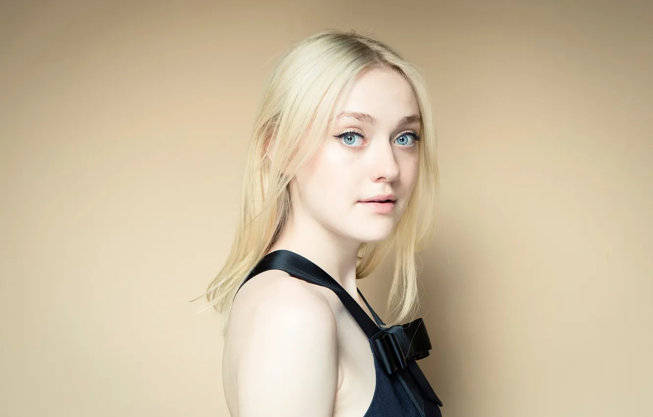 Photo wallpaper photoshoot, Dakota Fanning, Dakota Fanning, for the film, Night Moves, Night moves, Venice Film Festival