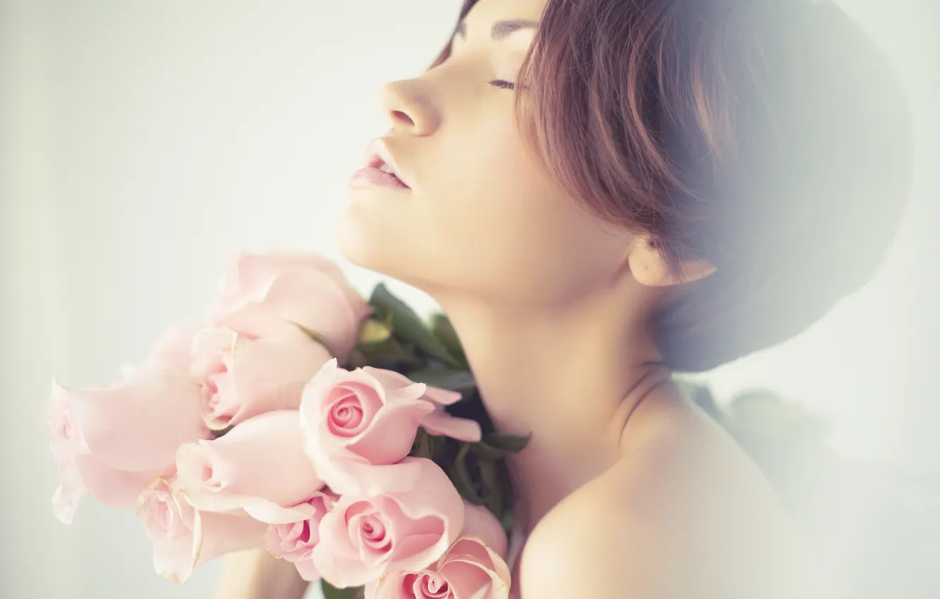Photo wallpaper girl, flowers, face, hairstyle, pink roses