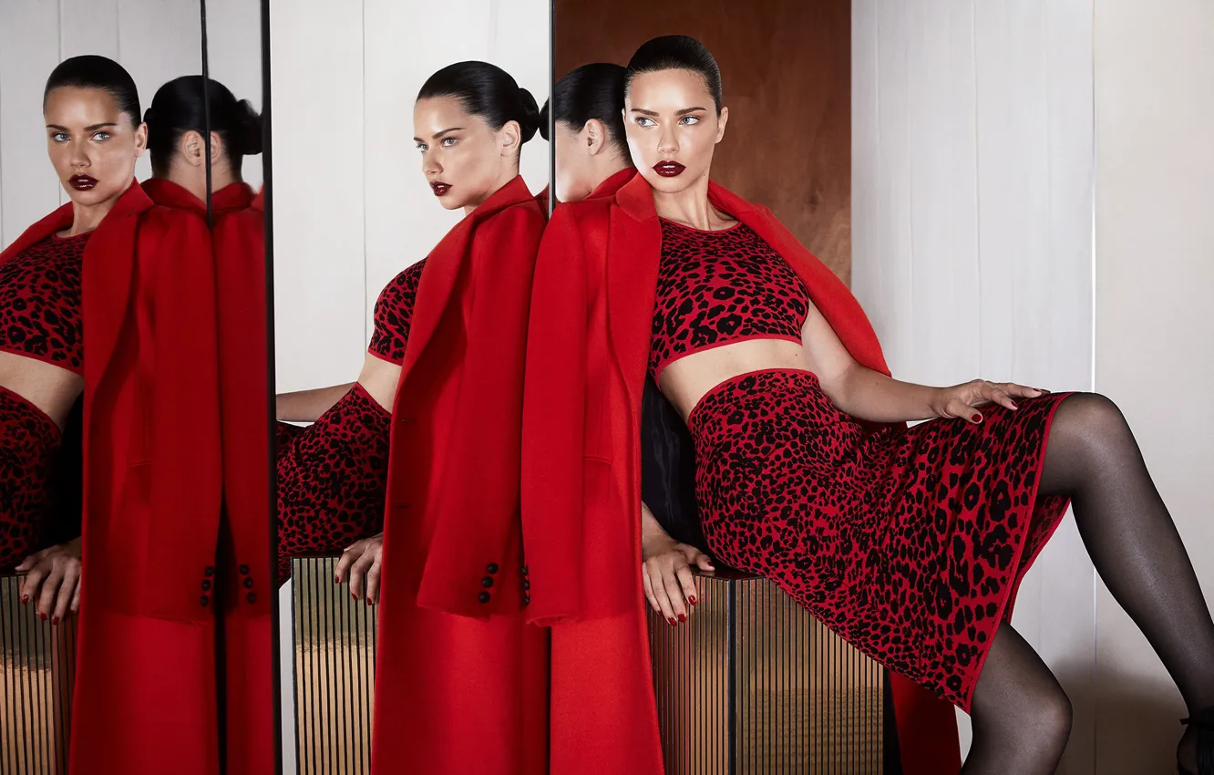 Photo wallpaper look, girl, face, pose, reflection, model, mirror, lips