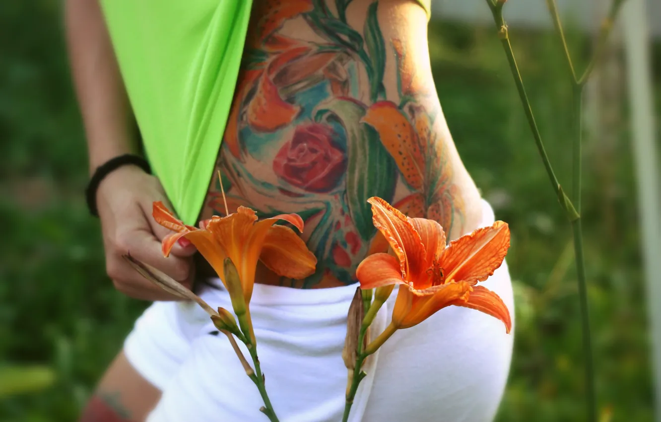 Photo wallpaper flowers, orange, glade, figure, shorts, tattoo, t-shirt, Sophia Temnikova