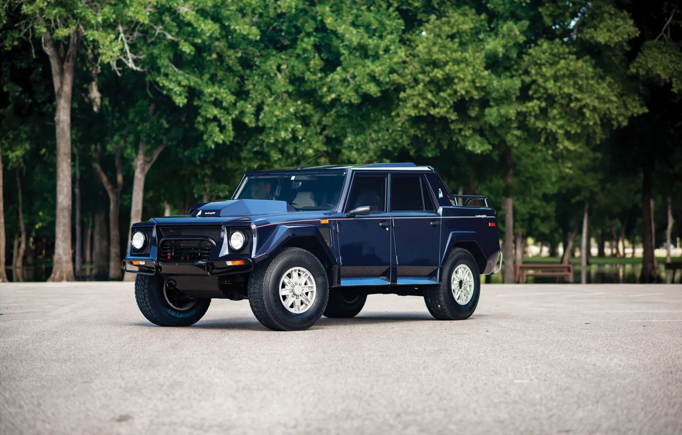 Lamborghini lm002