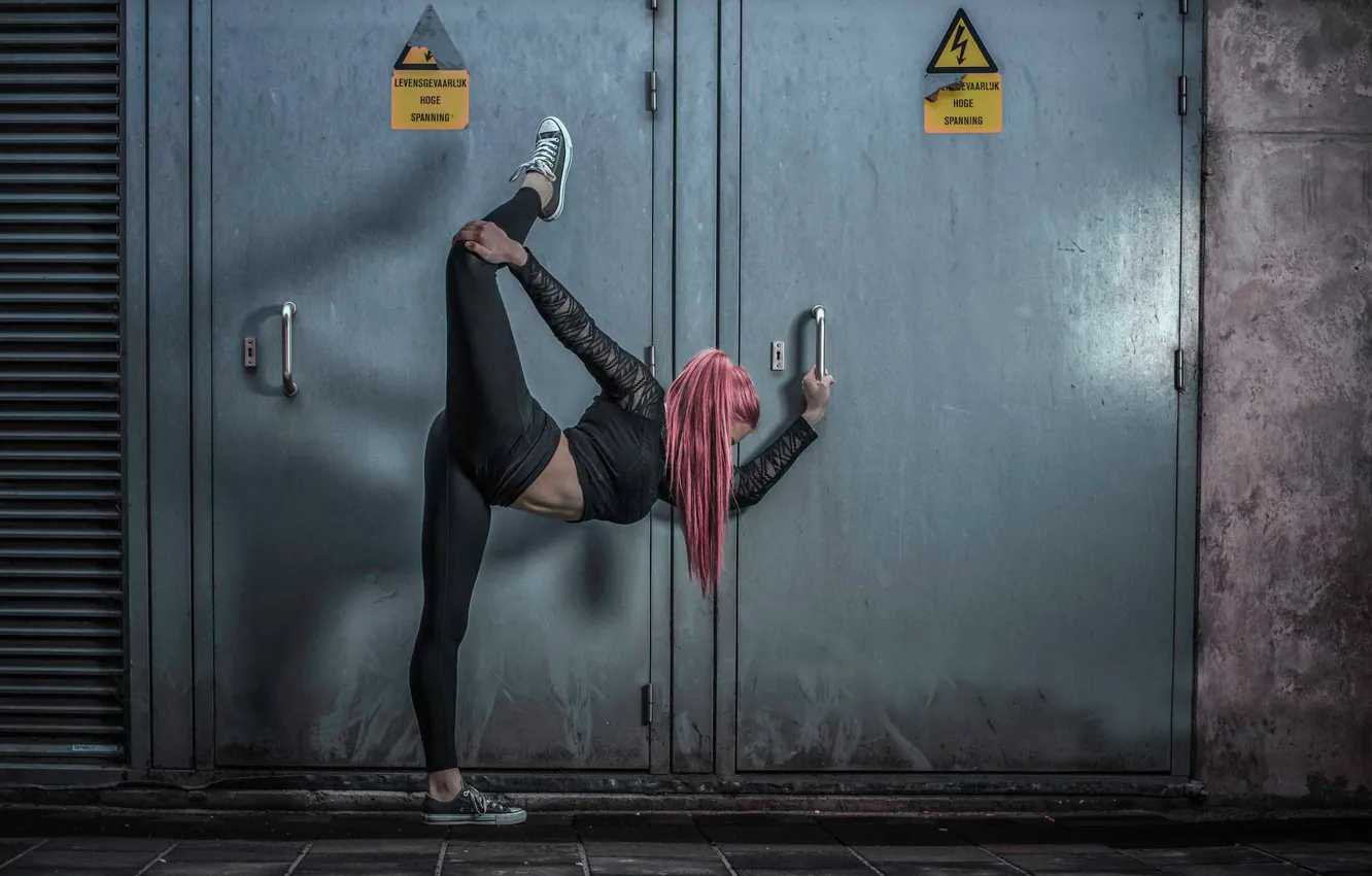 Photo wallpaper stretching, gymnast, high voltage, H i g h V o l t a g in