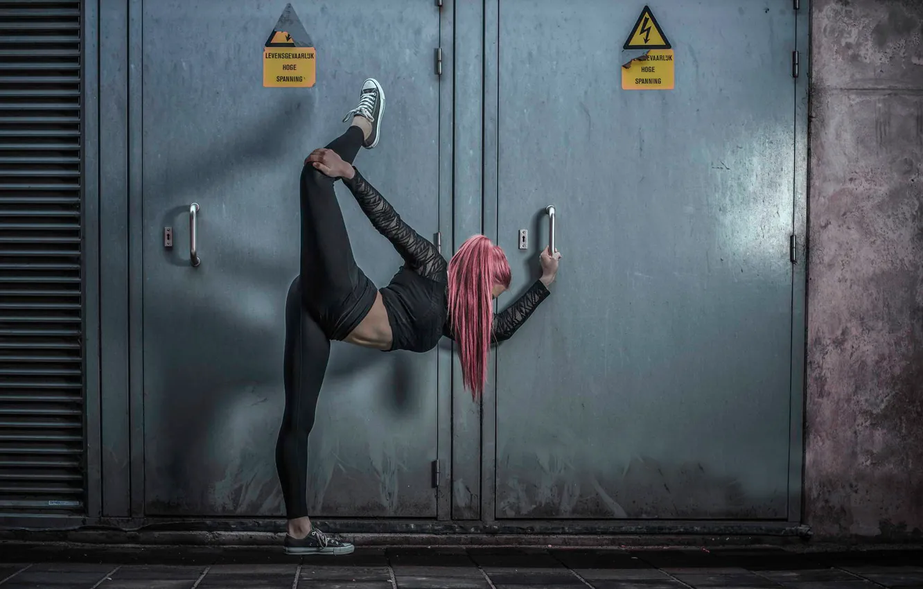 Photo wallpaper stretching, gymnast, High voltage, H i g h V o l t a g in