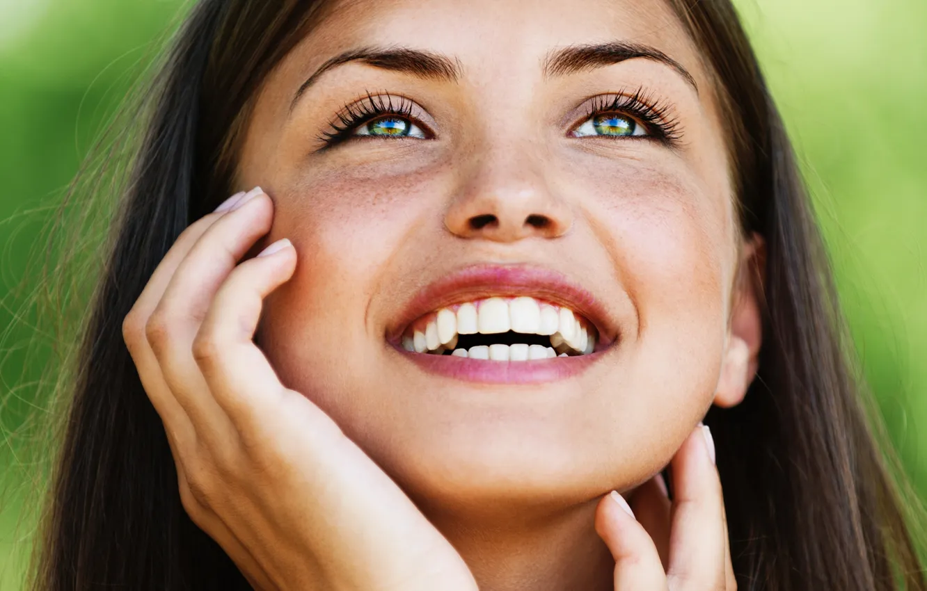 Photo wallpaper girl, smile, mood, freckles, green eyes