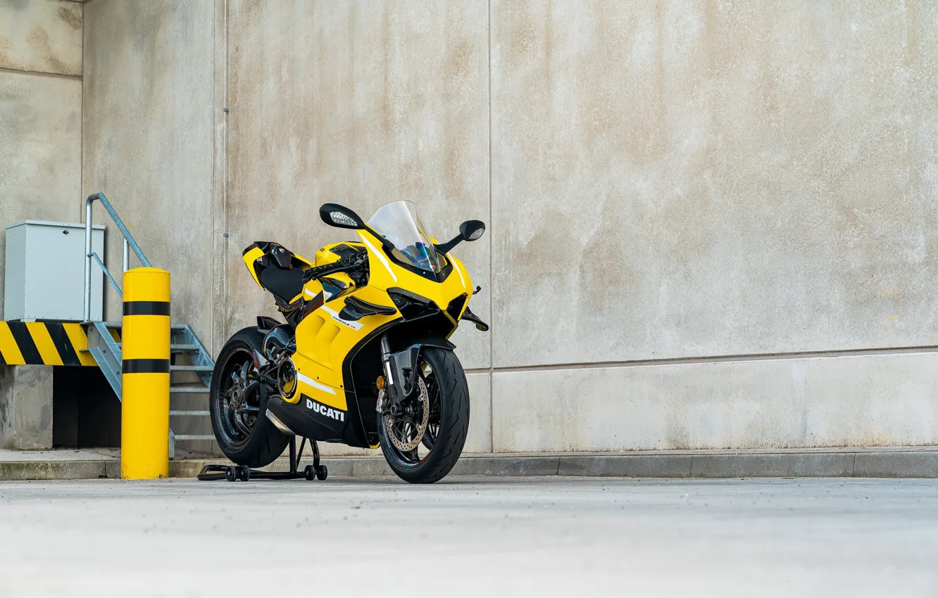 Photo wallpaper Superleggera, Black, Yellow, Panigale V4