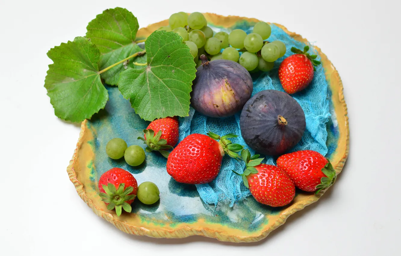 Photo wallpaper strawberry, plate, grapes, fruit, figs