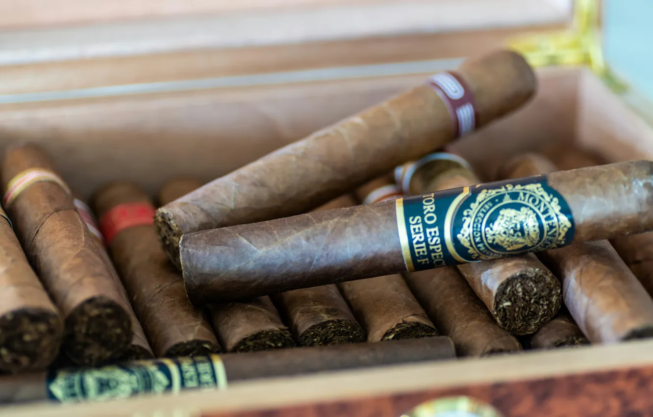 Photo wallpaper cigar, Montenegro, a box of cigars
