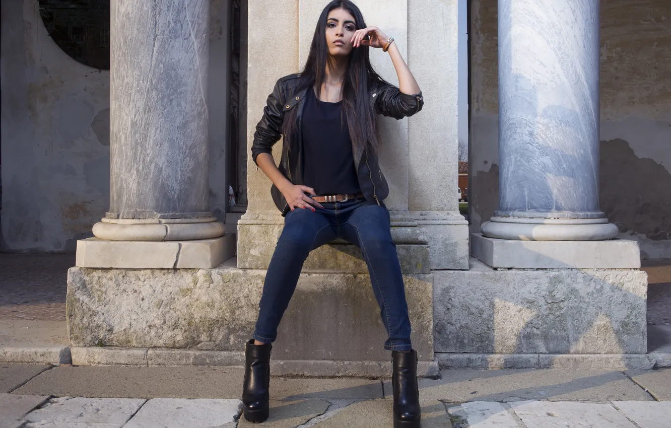 Photo wallpaper girl, pose, jeans, brunette, columns, sitting