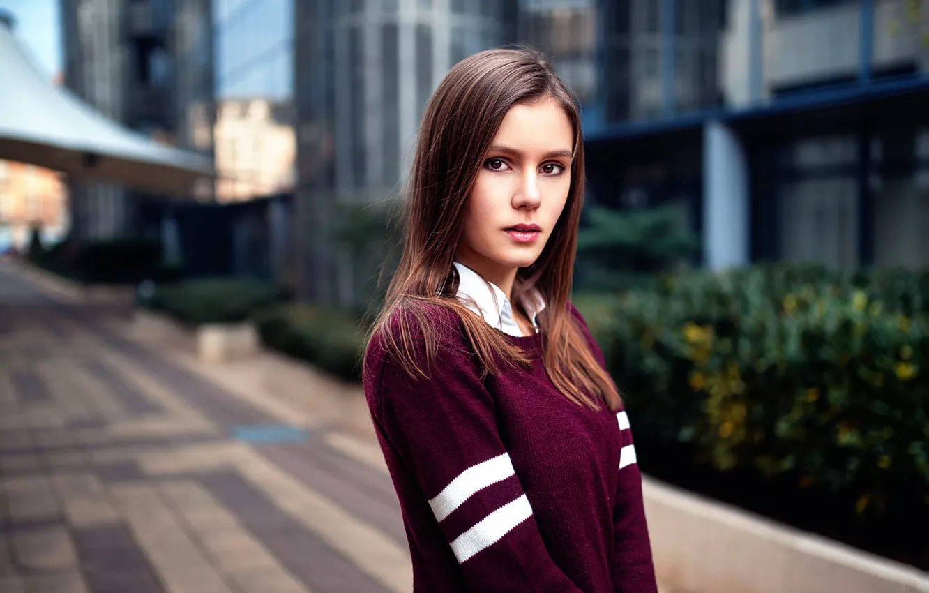 Photo wallpaper portrait, brown-eyed, Julie, Lods Franck