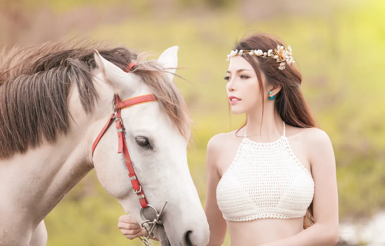 Photo wallpaper face, girl, mood, horse, horse, wreath