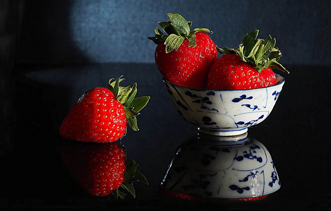 Photo wallpaper berries, Victoria, strawberry, vase, berries, vase, Victoria, strawberries