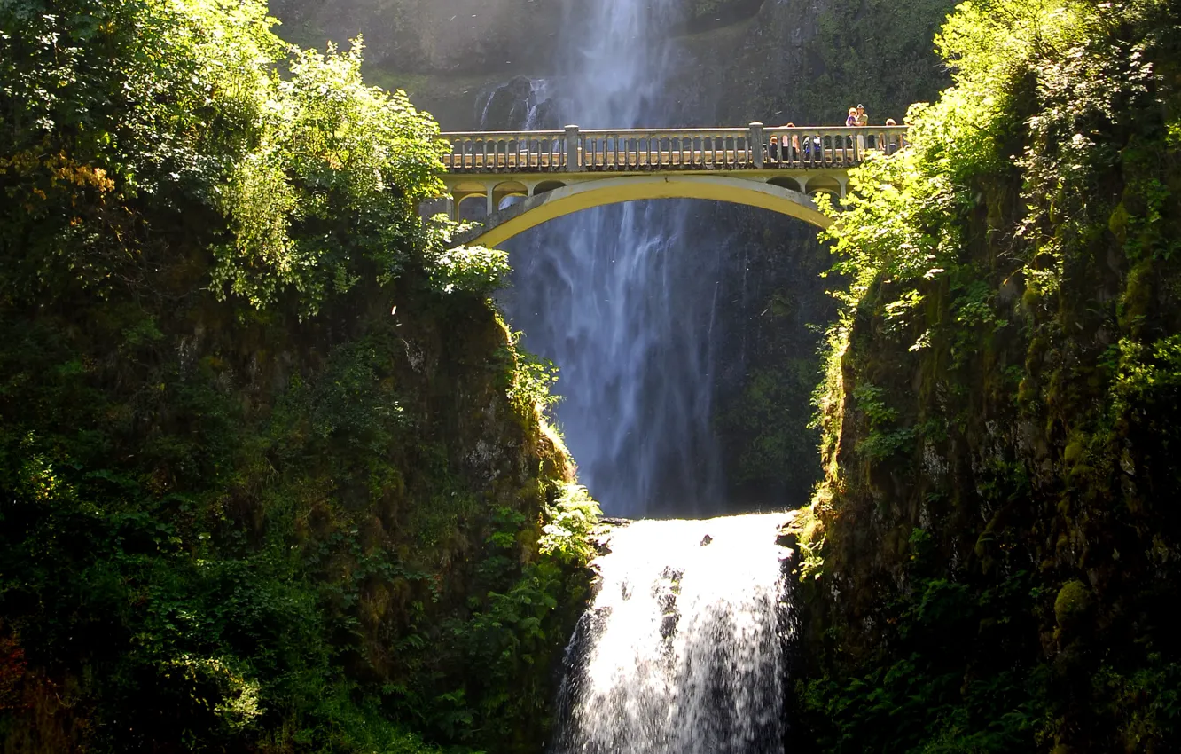 Photo wallpaper the sun, bridge, rock, open, waterfall, USA, the bushes, Multnomah waterfalls