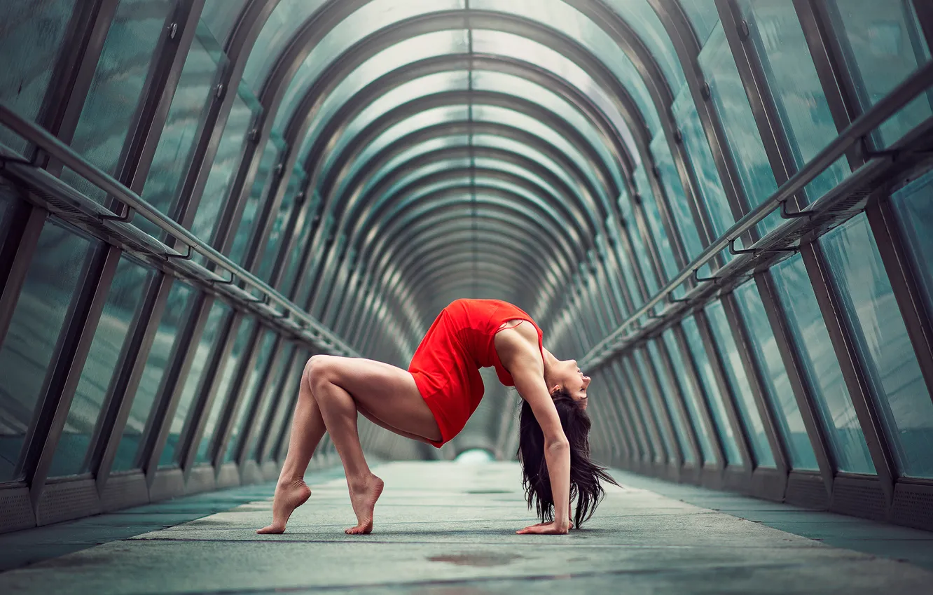 Photo wallpaper girl, the city, figure, bending, grace, legs, in red, gymnast