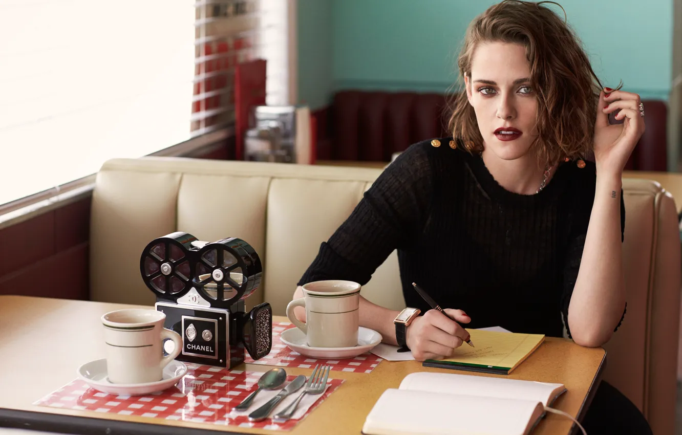 Photo wallpaper makeup, actress, hairstyle, handle, spoon, knife, mug, brown hair