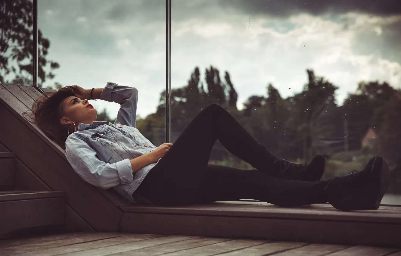 Photo wallpaper girl, drops, window, hairstyle, lies