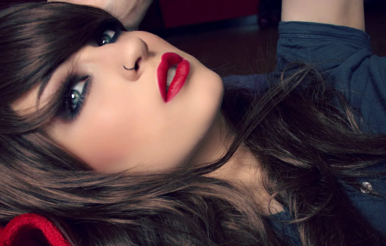 Photo wallpaper girls, beauty, lips, piercing, Expectation