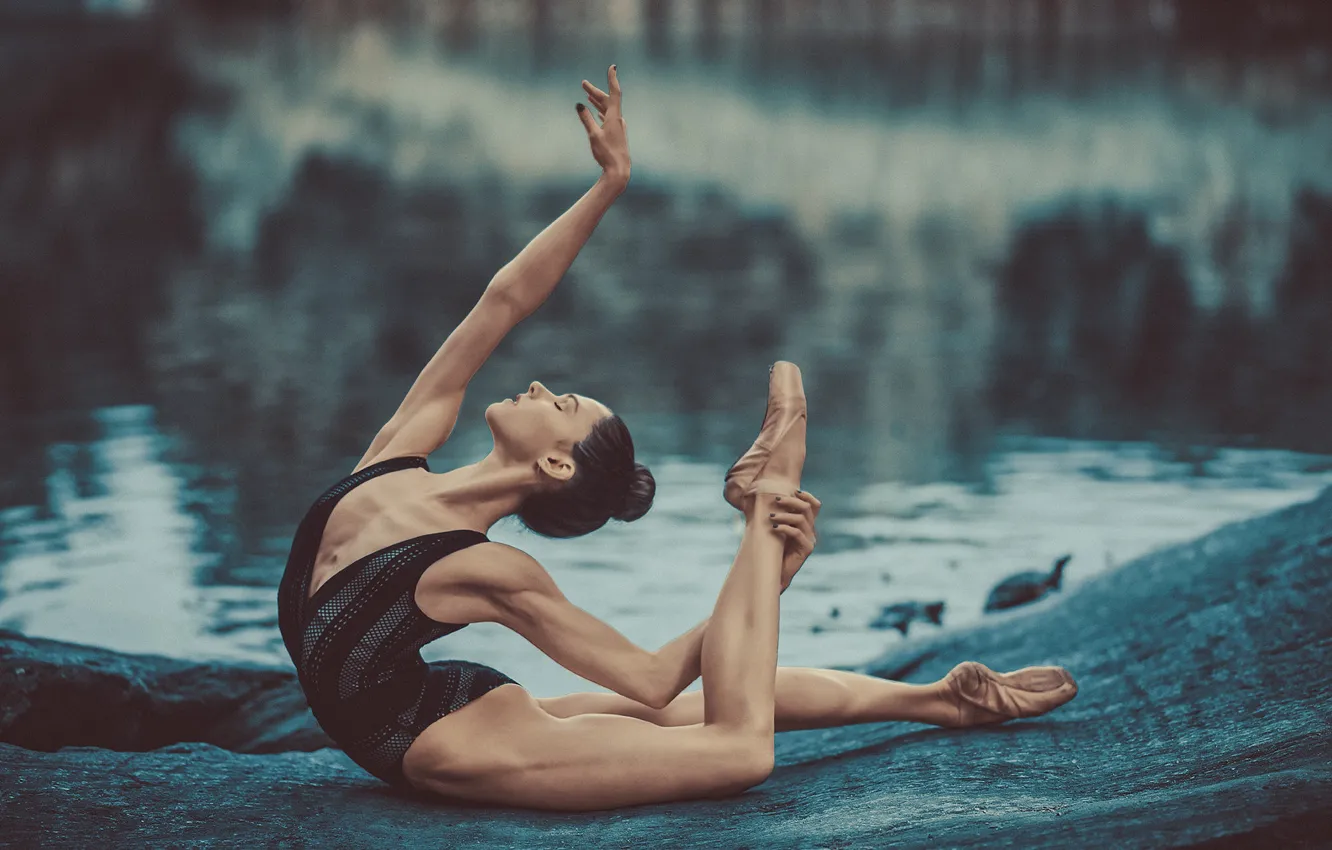 Photo wallpaper girl, trees, lake, reflection, feet, shore, body, dance