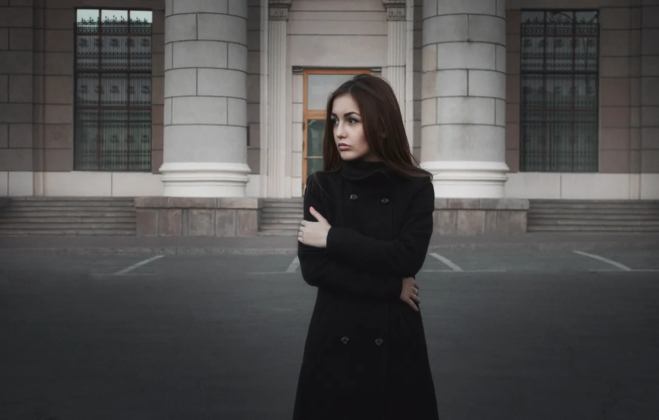 Photo wallpaper autumn, look, girl, light, reverie, the city, wall, mood