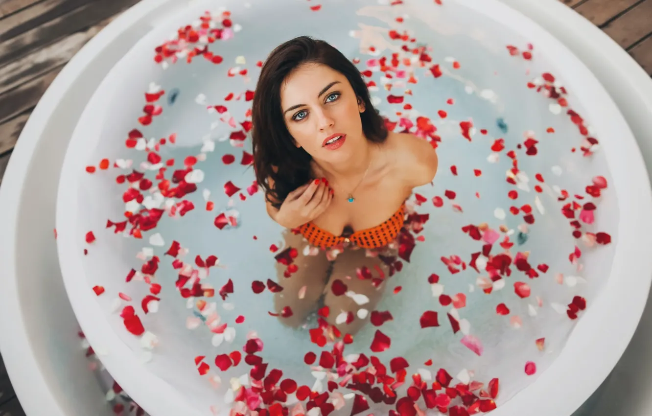 Photo wallpaper look, relax, beauty, Jacuzzi, grey eyes, sexuality, rose petals, beauty