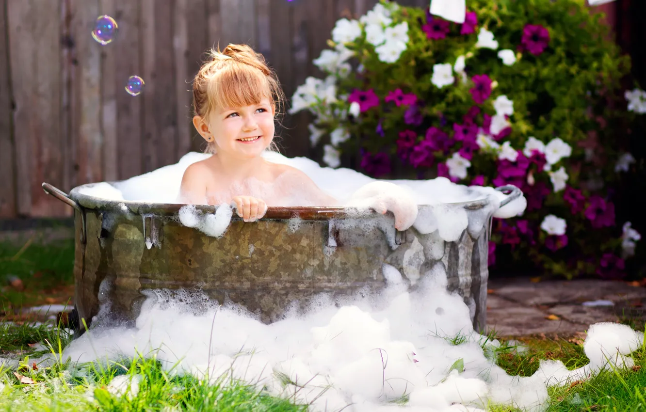 Photo wallpaper flowers, smile, garden, bubbles, girl, bath, Sunny, child
