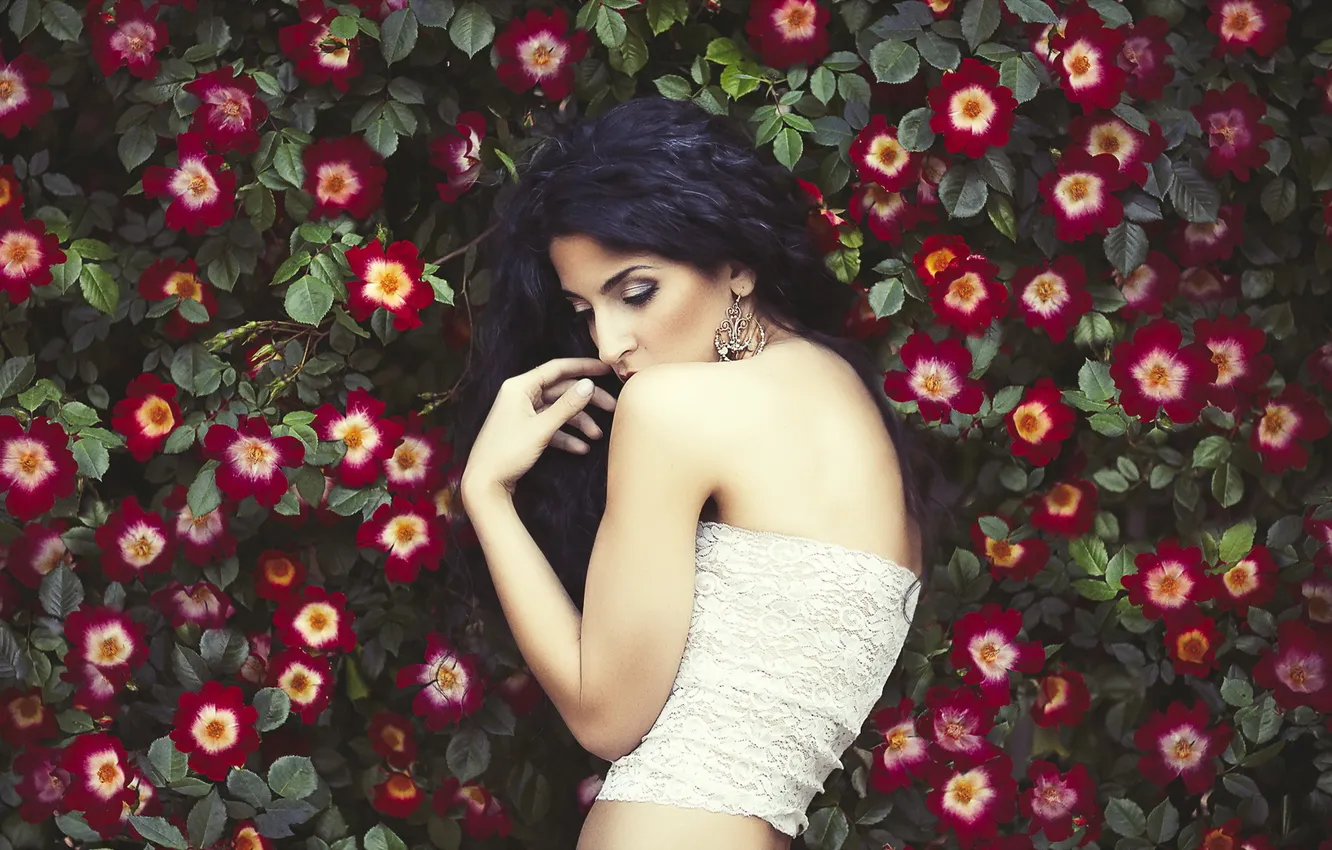 Photo wallpaper girl, flowers, pose