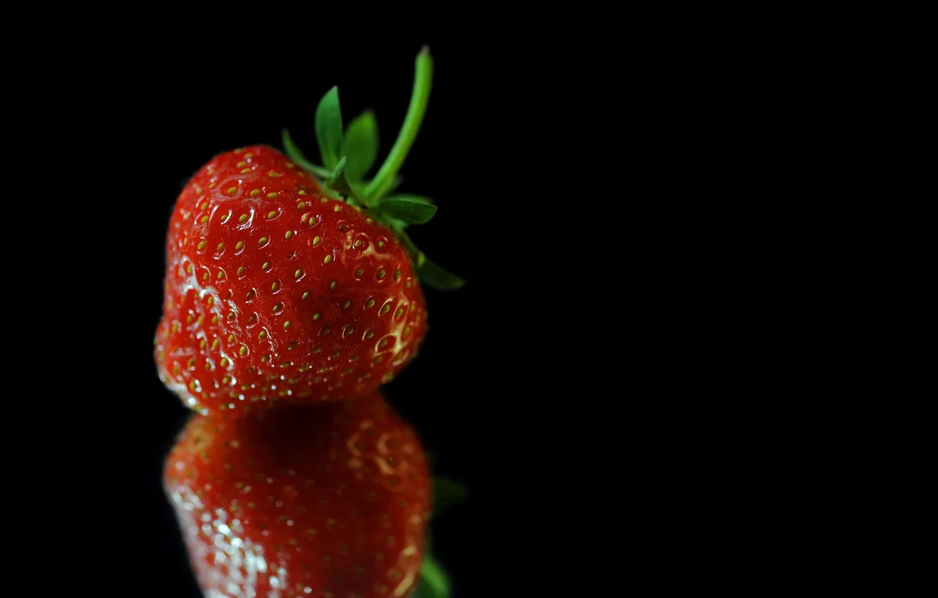 Photo wallpaper berries, black background, strawberry