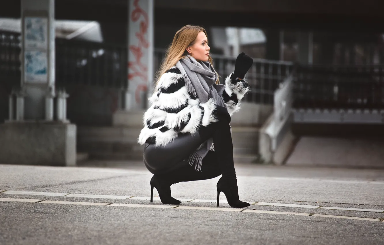 Photo wallpaper girl, style, model, fur, legs