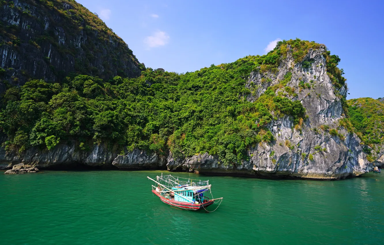 Photo wallpaper sea, greens, the sky, the sun, stones, rocks, boat, Bay