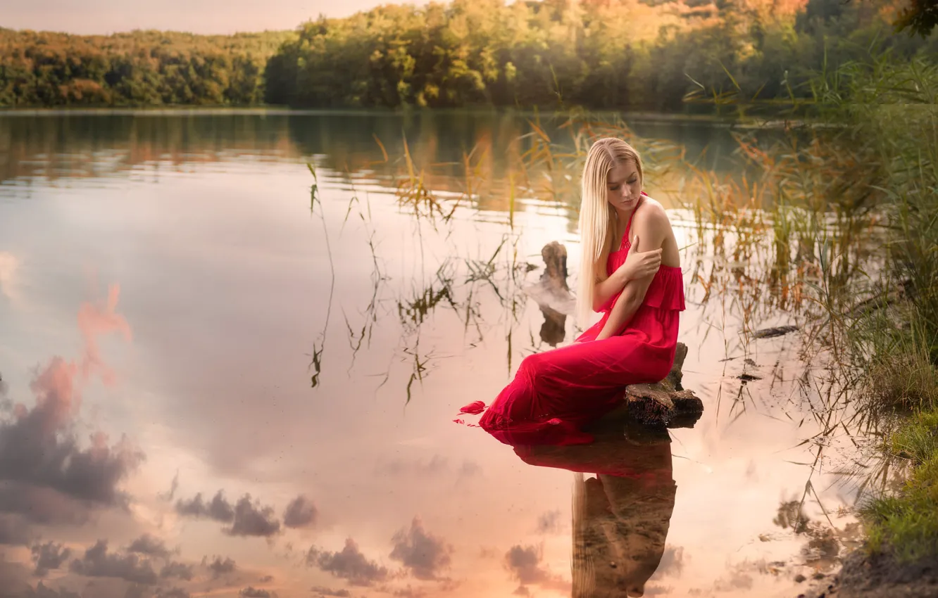 Photo wallpaper girl, lake, reflection, in red, in the water, Jörgen Petersen