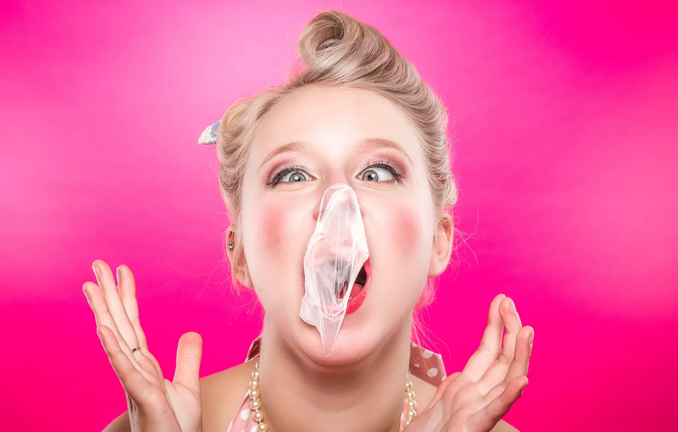 Photo wallpaper girl, cry, chewing gum, Pink Bursted Bubble