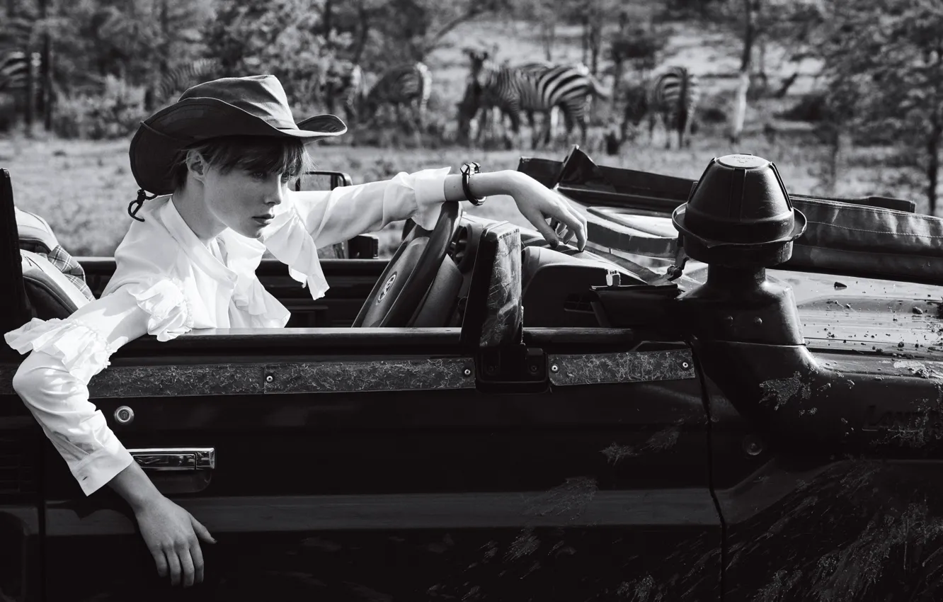 Photo wallpaper photo, model, hat, black and white, car, sitting, driving, Zebra