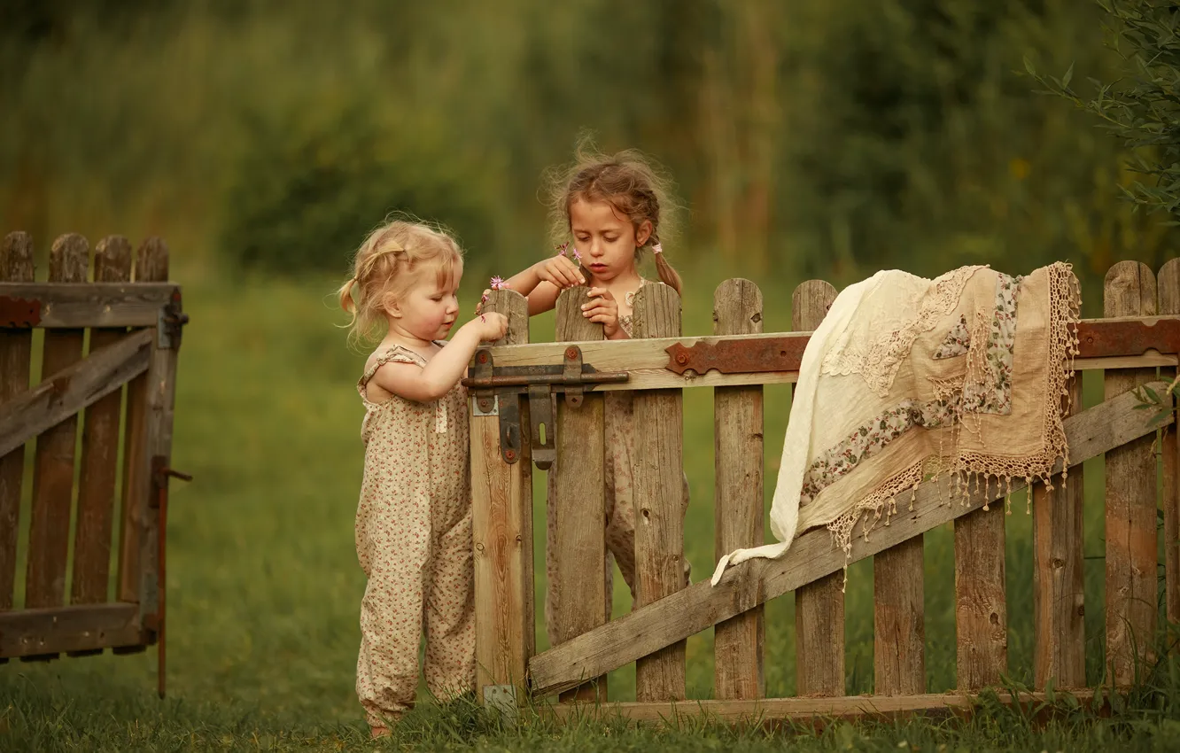 Photo wallpaper summer, children, girls, the game, the fence, shawl, Chudak Irena