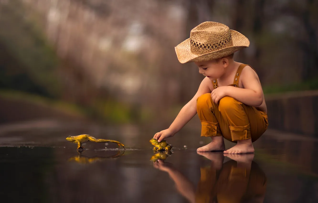 Photo wallpaper hat, boy, frogs