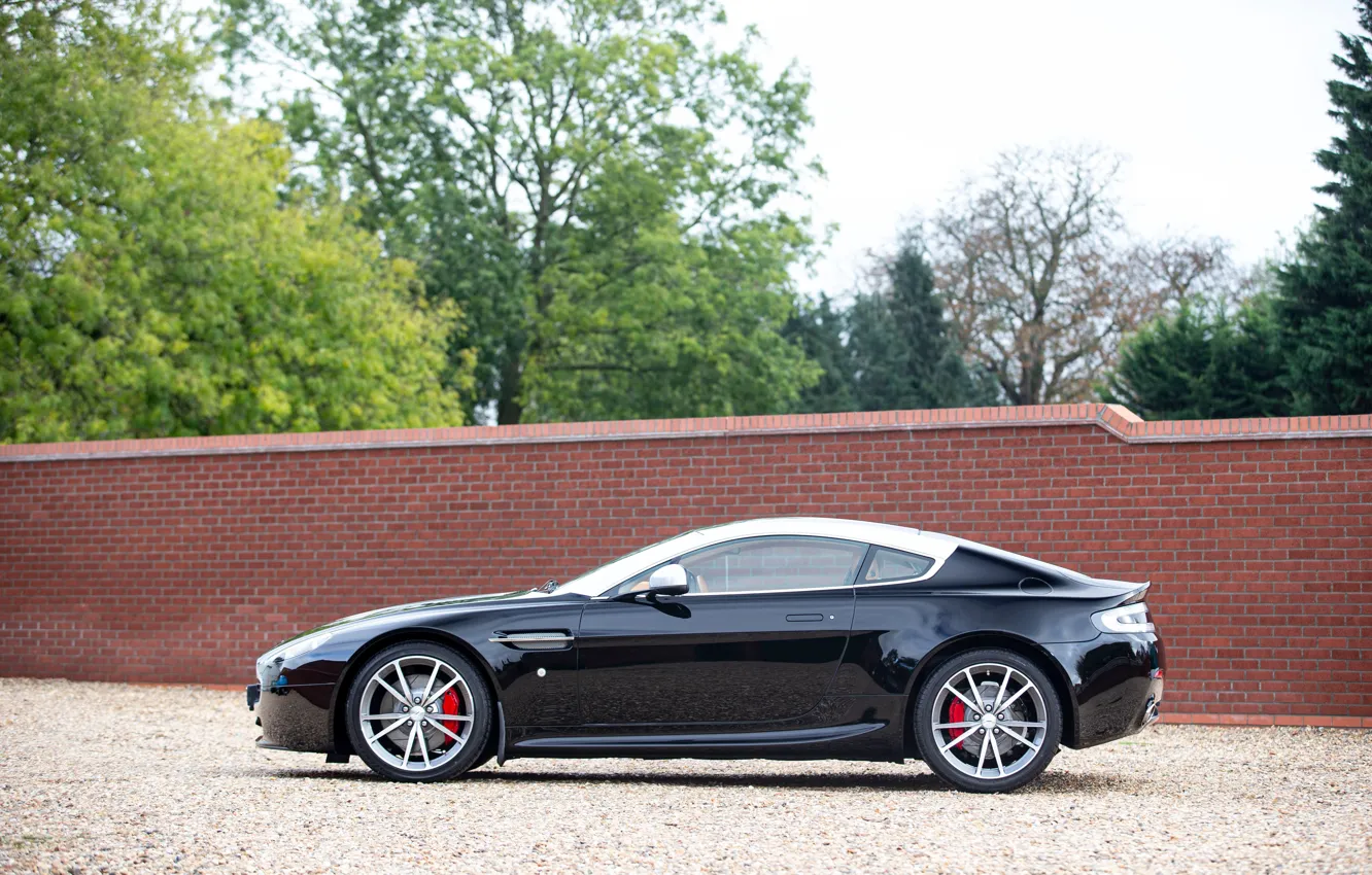 Photo wallpaper Vantage, Aston Martin V8, 2010, Coupe, the only instance, Aston Martin V8 Vantage, V8 Vantage …