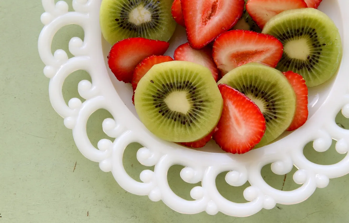 Photo wallpaper macro, kiwi, strawberry