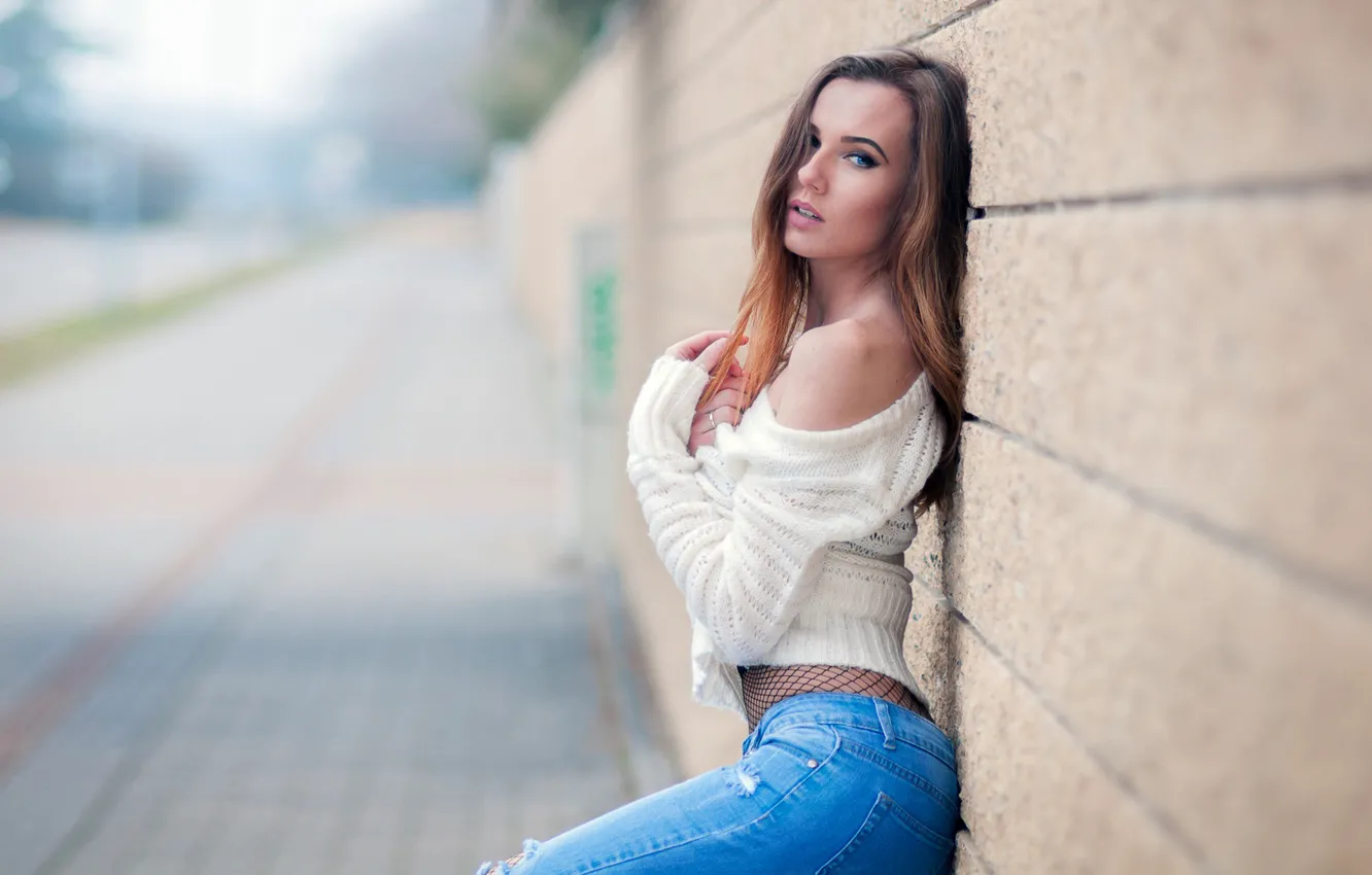 Photo wallpaper girl, wall, long hair, photo, blue eyes, model, lips, jeans