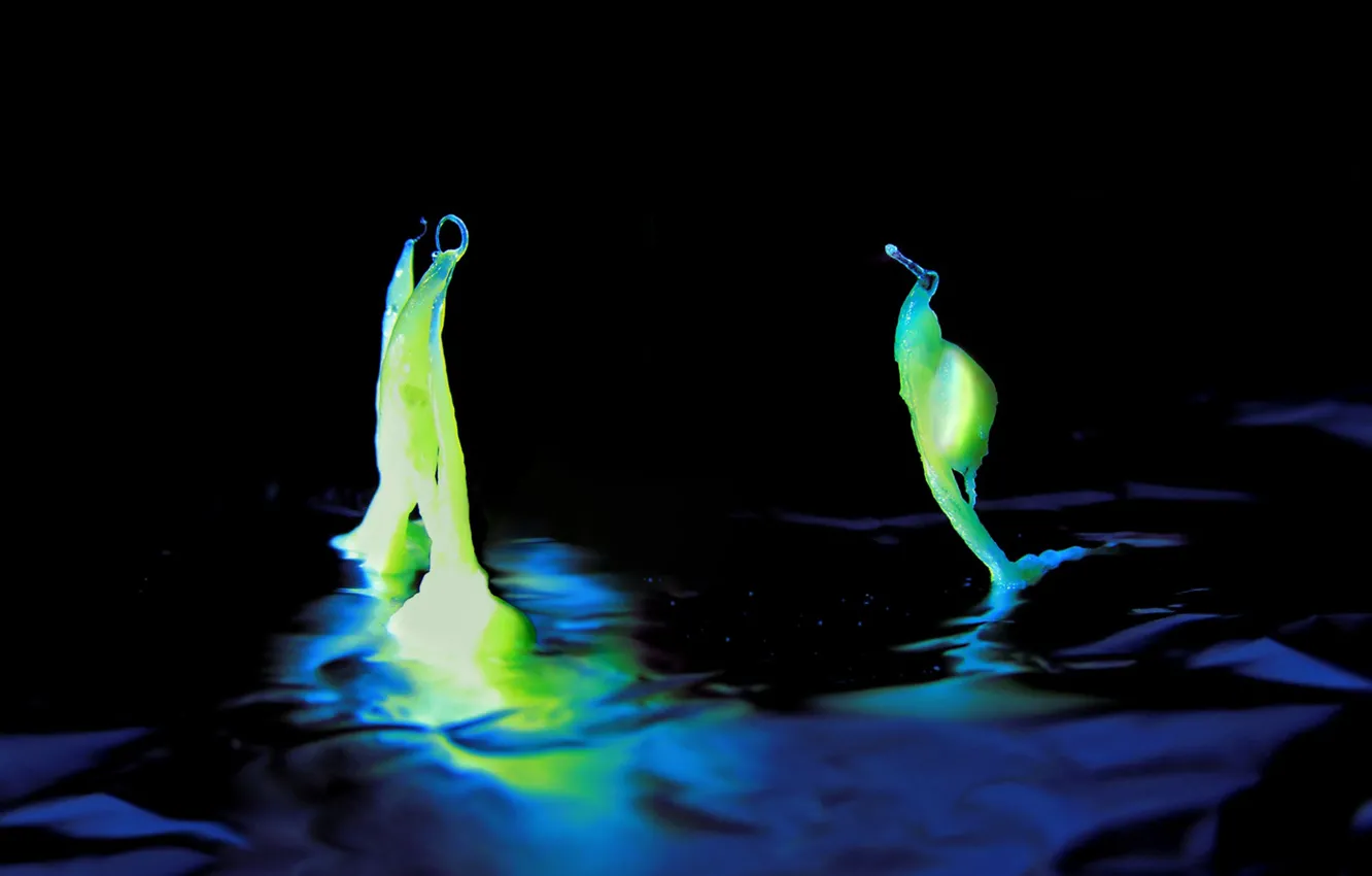 Photo wallpaper splash, liquid