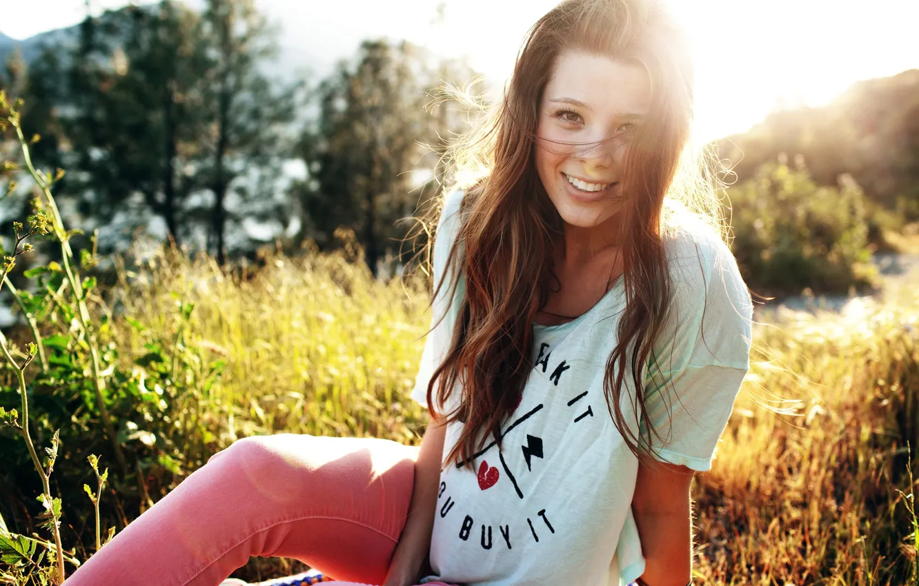 Photo wallpaper look, girl, the sun, smile, sitting, TAELOR