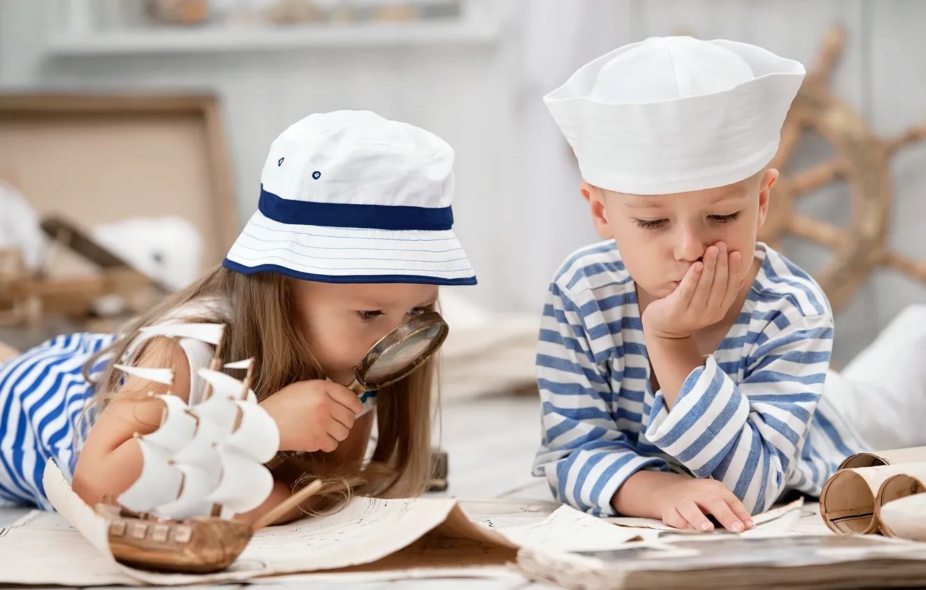 Photo wallpaper children, hat, boy, friendship, girl, boat, magnifier, girls