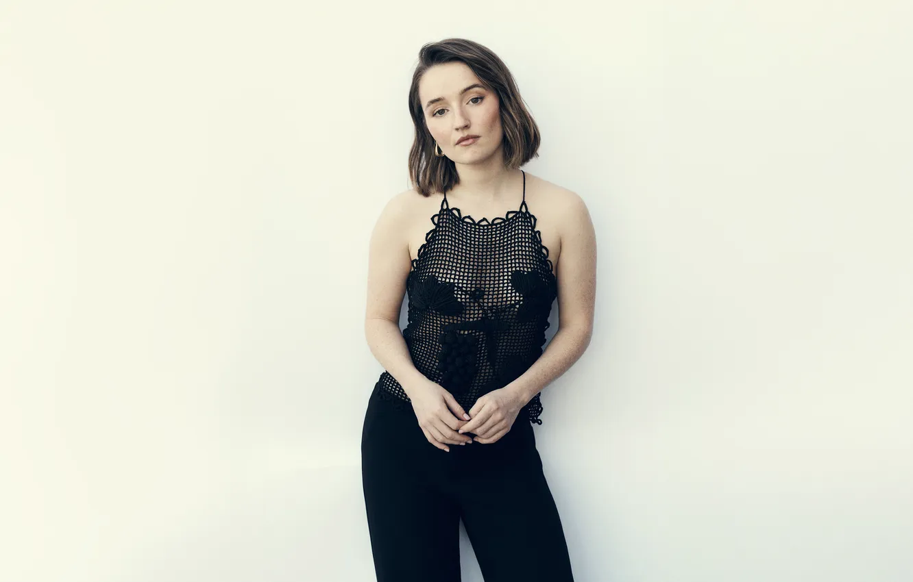 Photo wallpaper pose, background, portrait, actress, brunette, Kaitlyn Dever, Caitlin Deaver